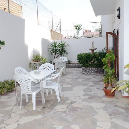 Hostal Montana San Antonio  Luaran gambar