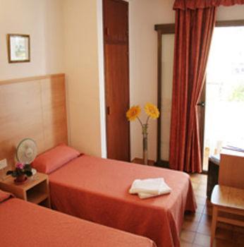 Hostal Montana San Antonio  Luaran gambar