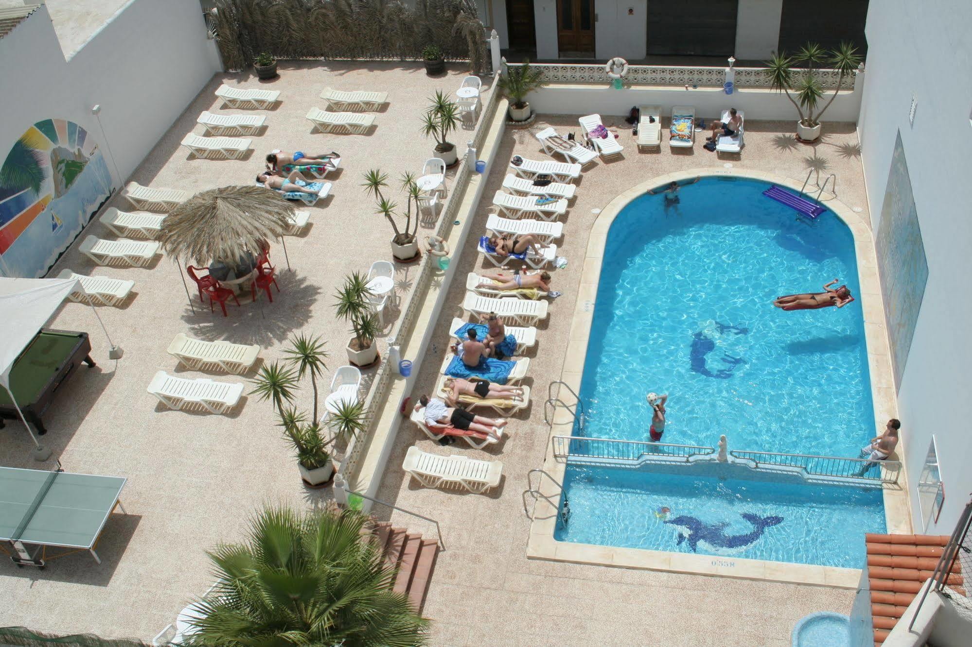 Hostal Montana San Antonio  Luaran gambar